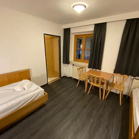 Bed & Breakfast Twenty Seven *