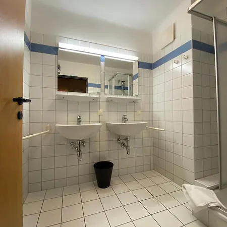 Twenty Seven Bed and Breakfast 3*